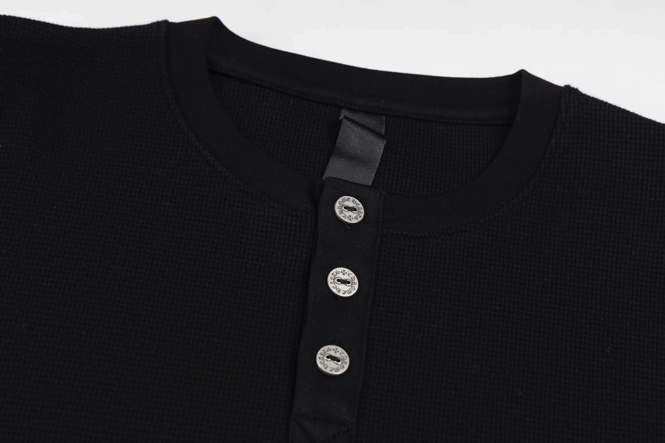 🅿️420 [Exclusive supply] CH Kroxin Sanskrit embroidered waffle sweatshirt (black) The fabric is made of 350g cotton waffle double-layer material before washing. The embroidery is made of Tajima embroidery machine imported from Japan. The silver buckle is made of antique copper and real silver. The materials used have reached the market's 300+ quality. The collar leather label is still made of genuine imported lambskin. We have put a lot of effort into fabrics, hardware and craftsmanship, and the top quality and industry benchmarks in the market are only owned by a few people. Size:S/M/L